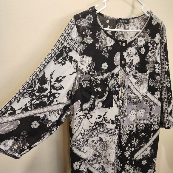 Roz & Ali Plus size Black And White Short Sleeves Tunic 1X - Picture 9 of 13